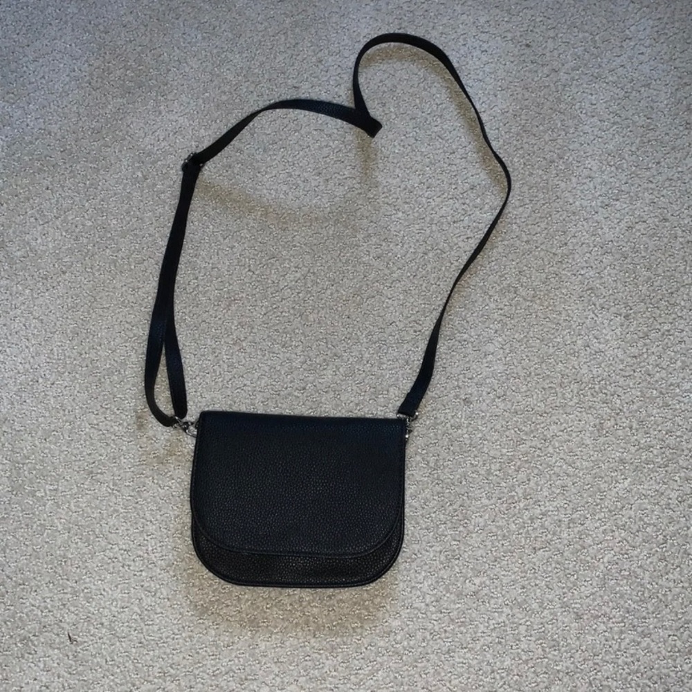 Jewell by thirty one black clutch shoulder bag